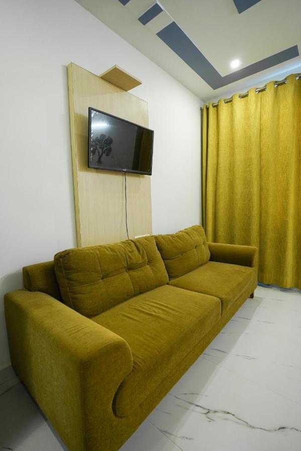 Lime Tree Service Apartment - Near Artemis Hospital ,Gurgaon Buitenkant foto